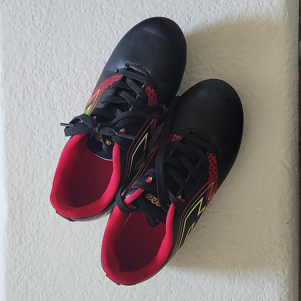 Lotto soccer cleats size 1